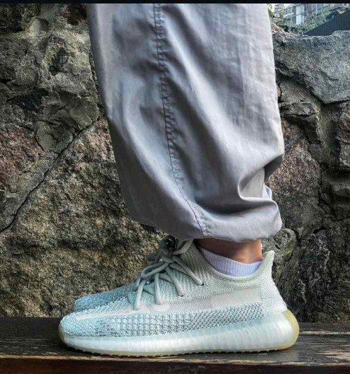 Yeezy Boost 350 V2 Cloud - Image 3