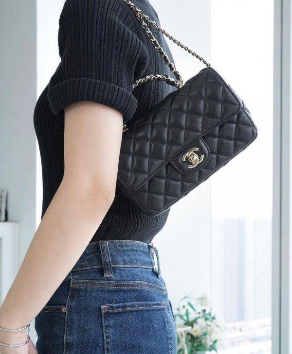 Branded CH FLAP BLACK PREMIUM BAG WITH BOX EDDITION (ch-1124)